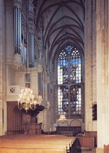 3107 Interieur van de Domkerk te Utrecht: gezien in het noordertransept uit het zuiden met links het orgel en de preekstoel.